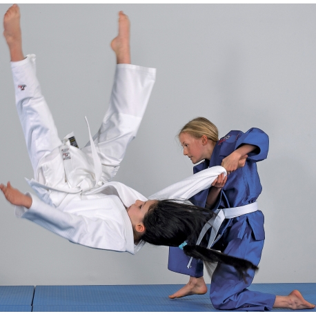 Kimono na judo DANRHO Yamanashi modré s nášivkami